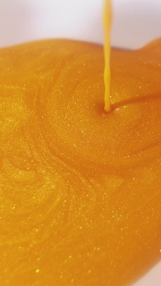 manglow glimmerglaze body oil